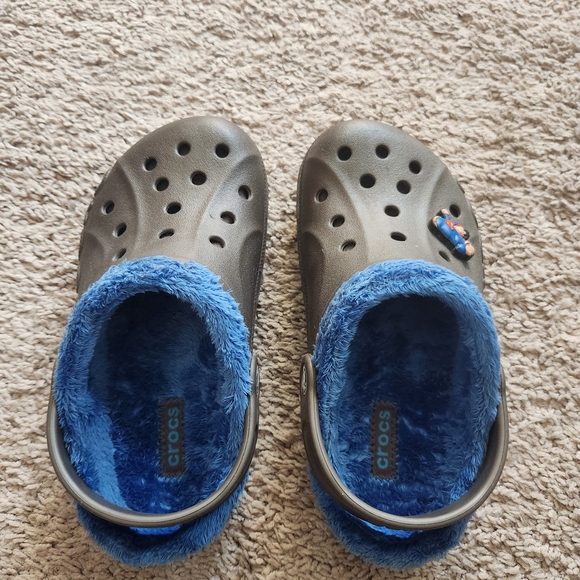 CROCS Gray and Blue Fleece-Lined Slippers - Picture 1 of 4